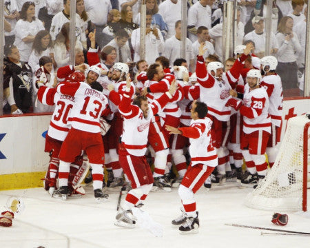RED WINGS CELEBRATE GAME 6 WIN AT 2008 STANLEY CUP FINALS - Detroit News Photography